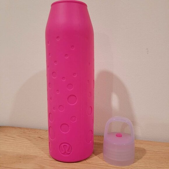 Lululemon pink silicone water bottle sleeve with matching lid - Picture 2 of 9